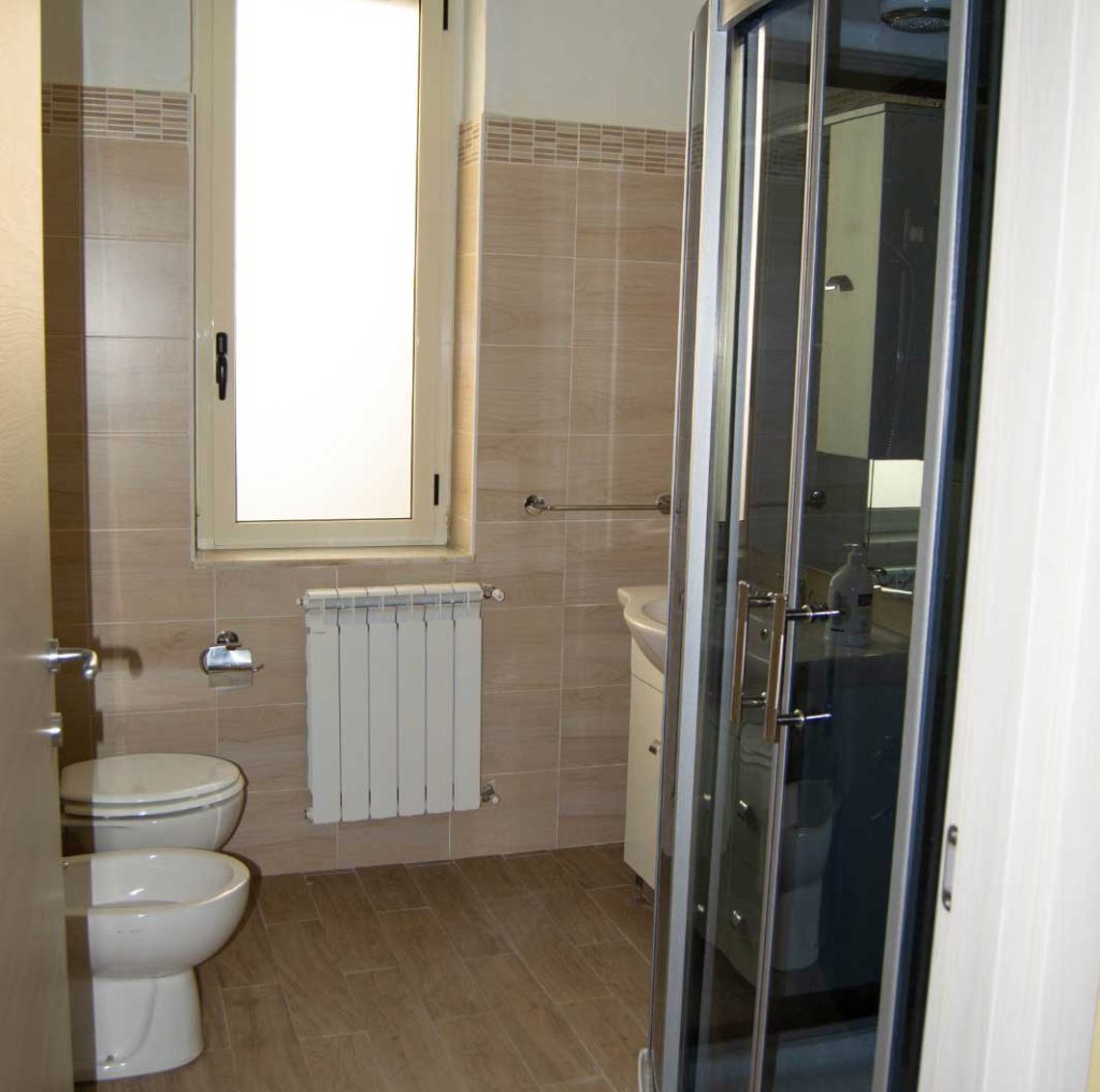 Bagno con idrodocciam